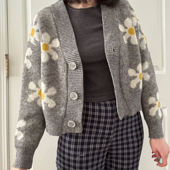 Retro Daisy Cardigan - Picture 3 of 7